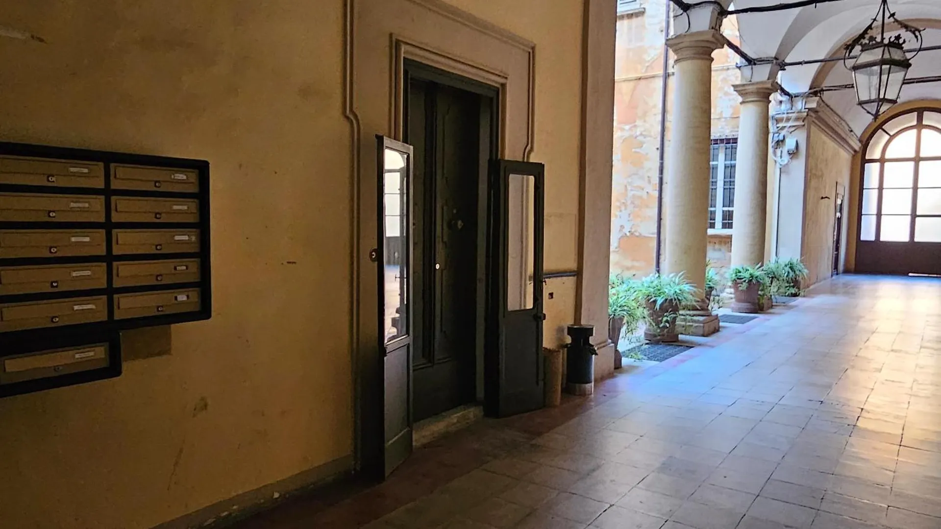 Residence Battisti 9 Bologna Italy
